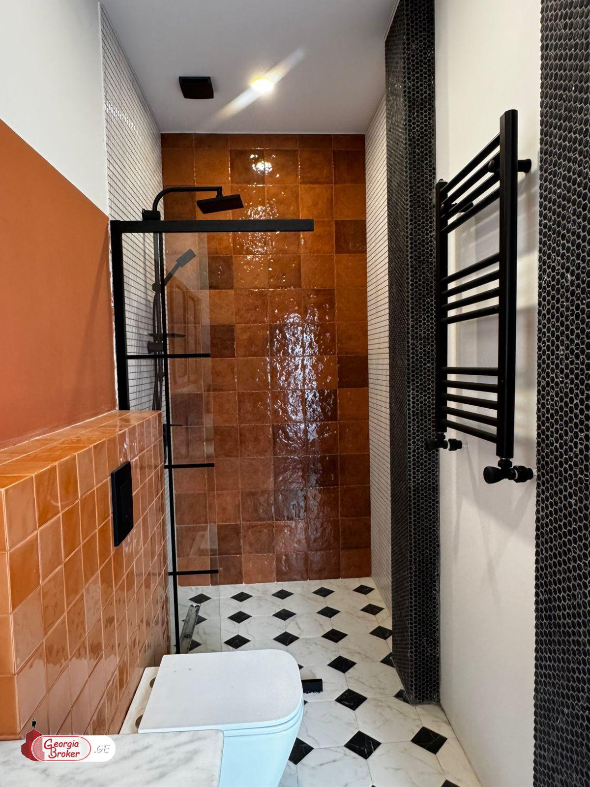 იყიდება ახალი გარემონტებული 5 ოთახიანი სახლი ისანში